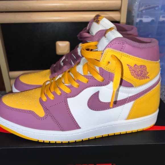 Nike Women's Vibrant Purple and Yellow Sneakers - Picture 7 of 9